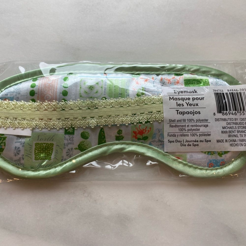 Reflect Green Silk Eye Mask - Picture 2 of 3